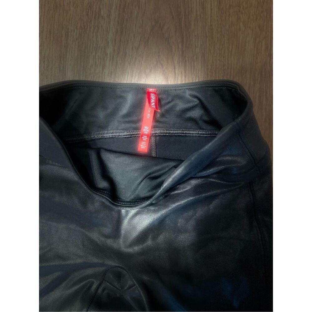 Spanx® "Ready-to-Wow™" leather-like coated jersey leggings in Black size XS - Picture 5 of 5